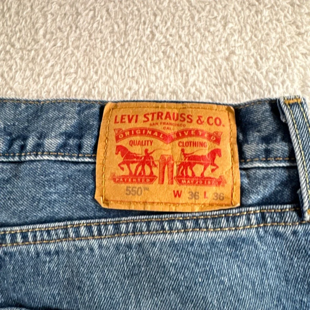 Levis 550 Relaxed Fit Straight Mens Tag 36x36 Western Medium Blue Denim Distress
